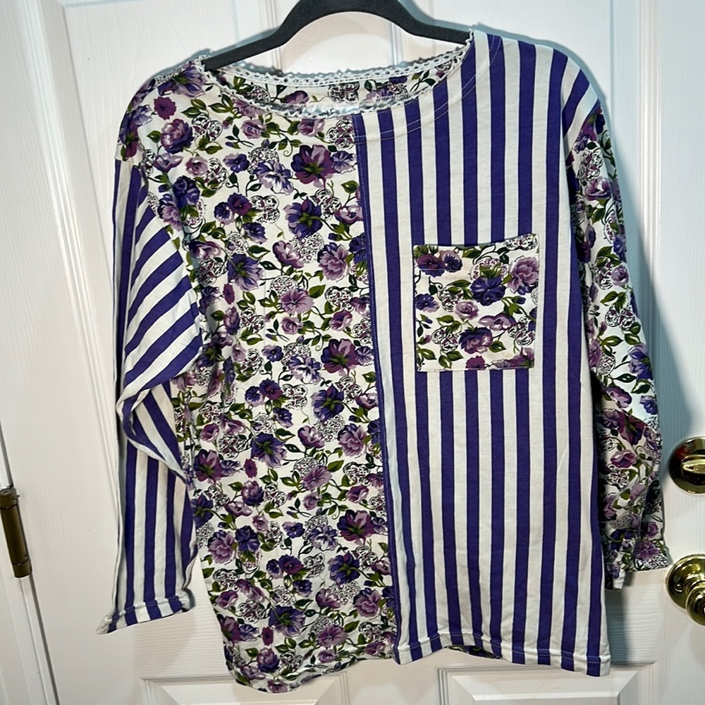 Pebble Court shirt, size small